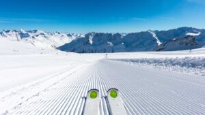 Piste de ski enneigé